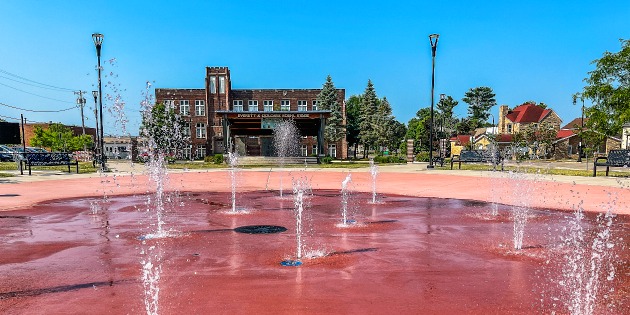 Fountain photo with stage in background